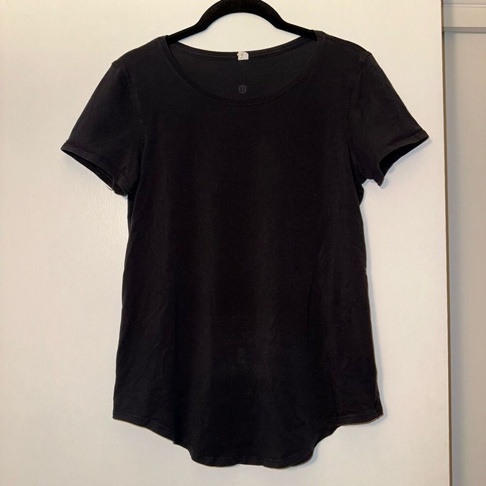 Lululemon Womens Black Crewneck Tee Size 4 Gently Worn